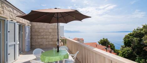 屋外ダイニングエリア