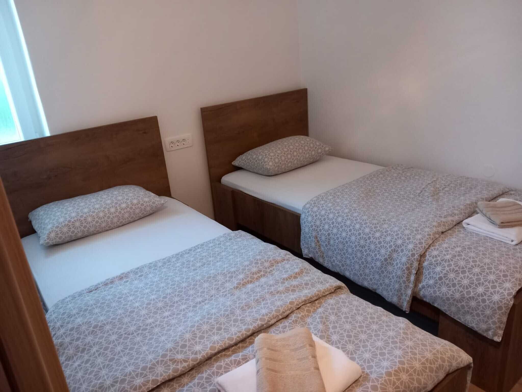 2 bedrooms, iron/ironing board, internet, bed sheets