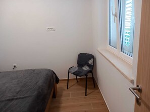 2 habitaciones, tabla de planchar con plancha, internet y ropa de cama 