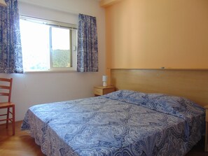 1 bedroom, soundproofing, iron/ironing board, Internet