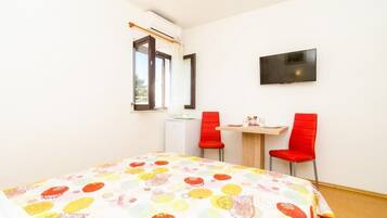 1 bedroom, WiFi, bed sheets
