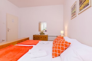 1 bedroom, WiFi, bed sheets