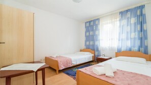 2 soverom, strykejern/-brett, internettilgang og sengetøy