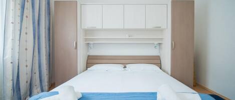 2 soverom, strykejern/-brett, internettilgang og sengetøy