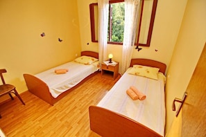 2 bedrooms, WiFi, bed sheets
