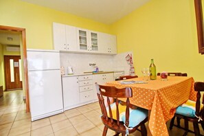 Dining - Apartments Bačić - Two Bedroom Apartment with Terrace and Sea View (Blato)