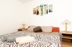 2 bedrooms, WiFi, bed sheets
