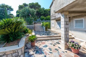 Property grounds - Apartments & Rooms Tapera- Standard Double Room with Terrace and Partial Sea View (Dubrovnik)