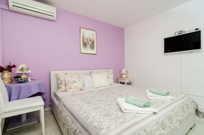 1 bedroom, WiFi, bed sheets
