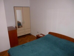 2 dormitorios, tabla de planchar con plancha, wifi y ropa de cama