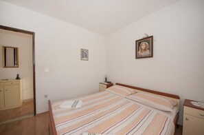 1 chambre, fer et planche à repasser, accès Internet, draps fournis