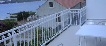 Apartments Marija Slano- Two-Bedroom Apartment with Balcony and Sea View - 2 (B)