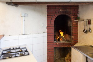 Frigorifero, forno, piano cottura, macchina per tè/caffè