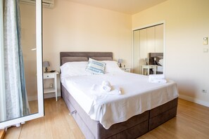 1 bedroom, iron/ironing board, WiFi, bed sheets - Apartments Mijajov Dvor- Superior One-Bedroom Apartment with Balcony and Sea View (#3) (Sumartin)