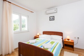 1 bedroom, iron/ironing board, WiFi, bed sheets