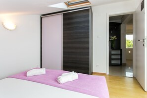 2 bedrooms, iron/ironing board, Internet, bed sheets - Apartment Marlo - Two-Bedroom Apartment with Balcony (Top Floor) (Dubrovnik)