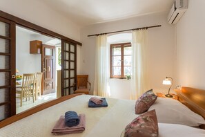 2 habitaciones, tabla de planchar con plancha, wifi y ropa de cama