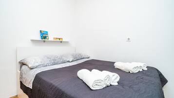 1 bedroom, internet, bed sheets