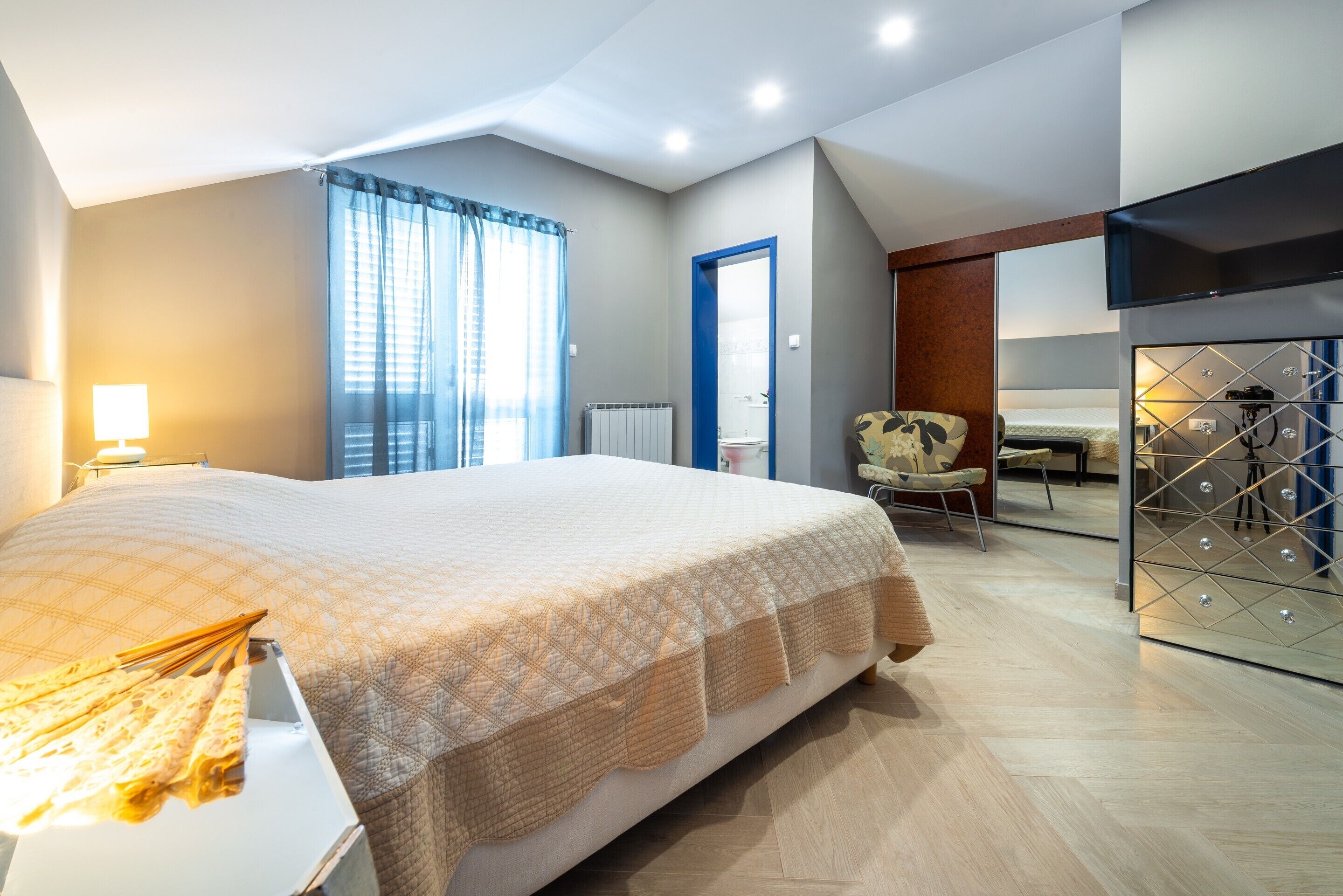 4 habitaciones, acceso a internet y ropa de cama 
