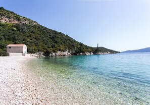 Beach - Apartment Marko - Three-Bedroom Apartment with Terrace and Sea View (Brsečine) (Brsecine)