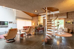 Family House, 4 Bedrooms, Non Smoking, Garden View | Living room | Flat-screen TV, offices - Europea Brussels Expo Garden House (Wemmel)
