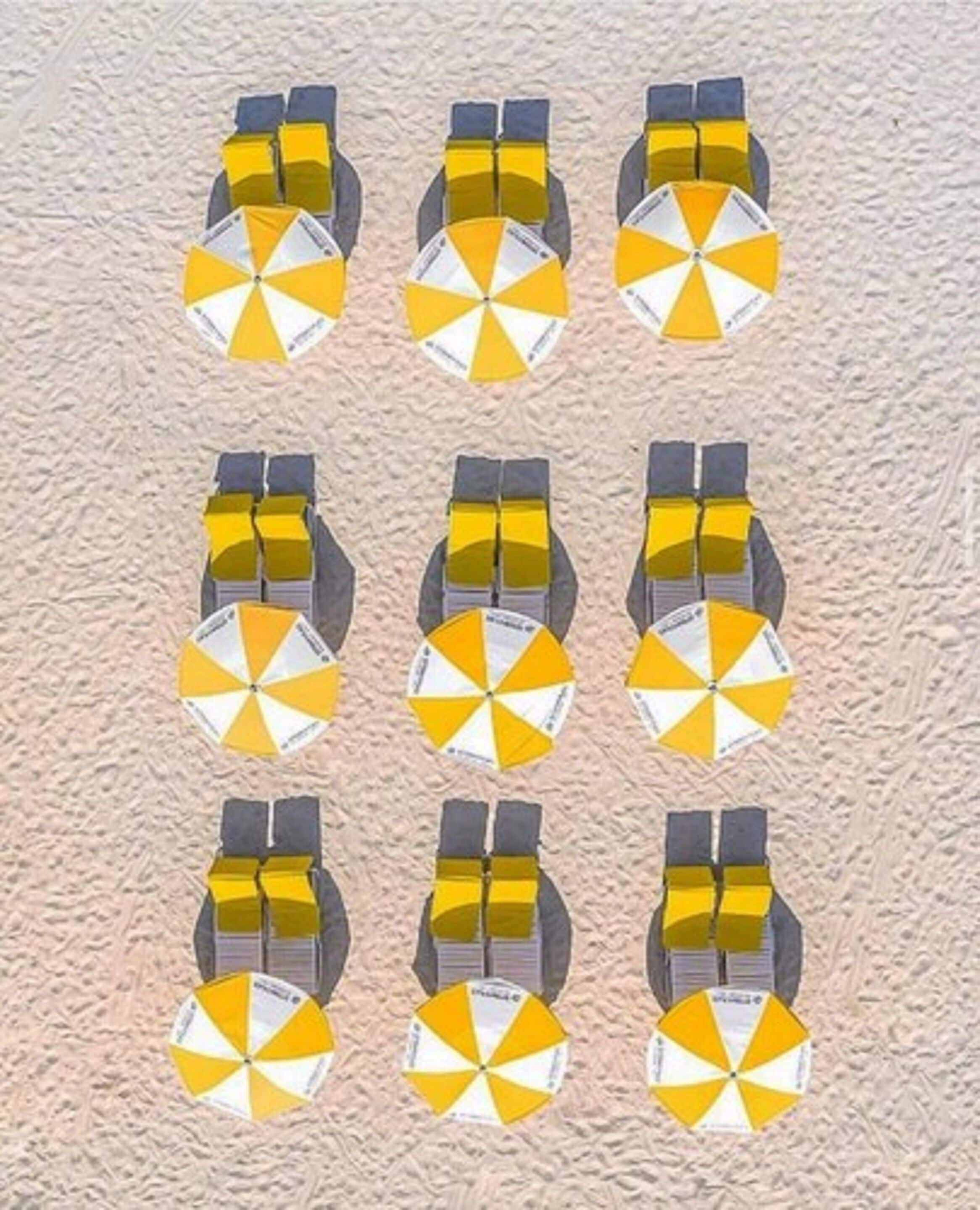 beach nearby, white sand, sun-loungers, beach umbrellas