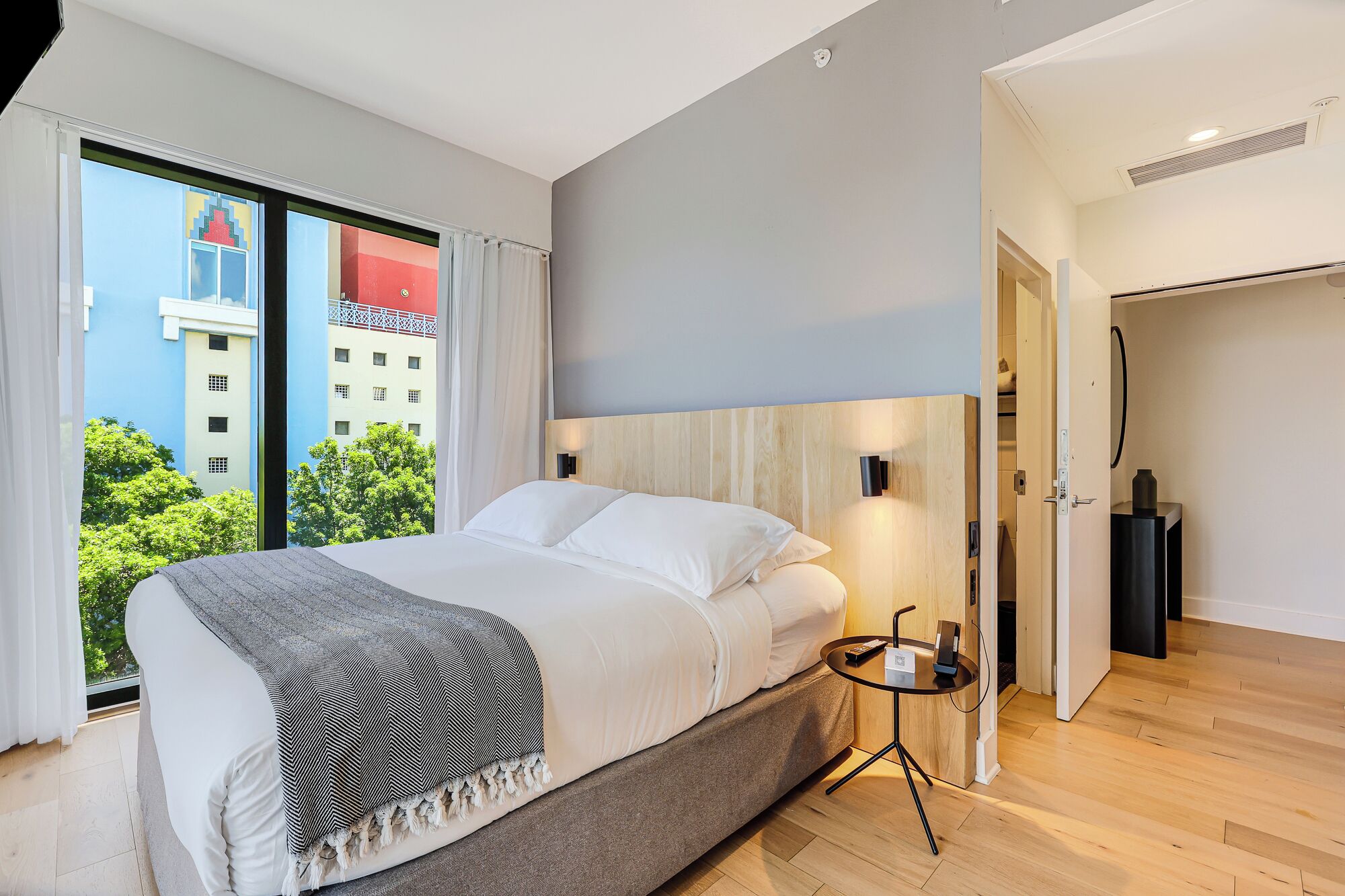 room, balcony, corner | minibar, in-room safe, desk, laptop workspace