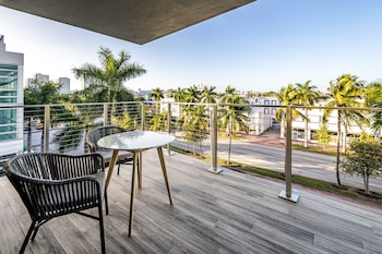 Club Room | Balcony at Urbanica The Euclid