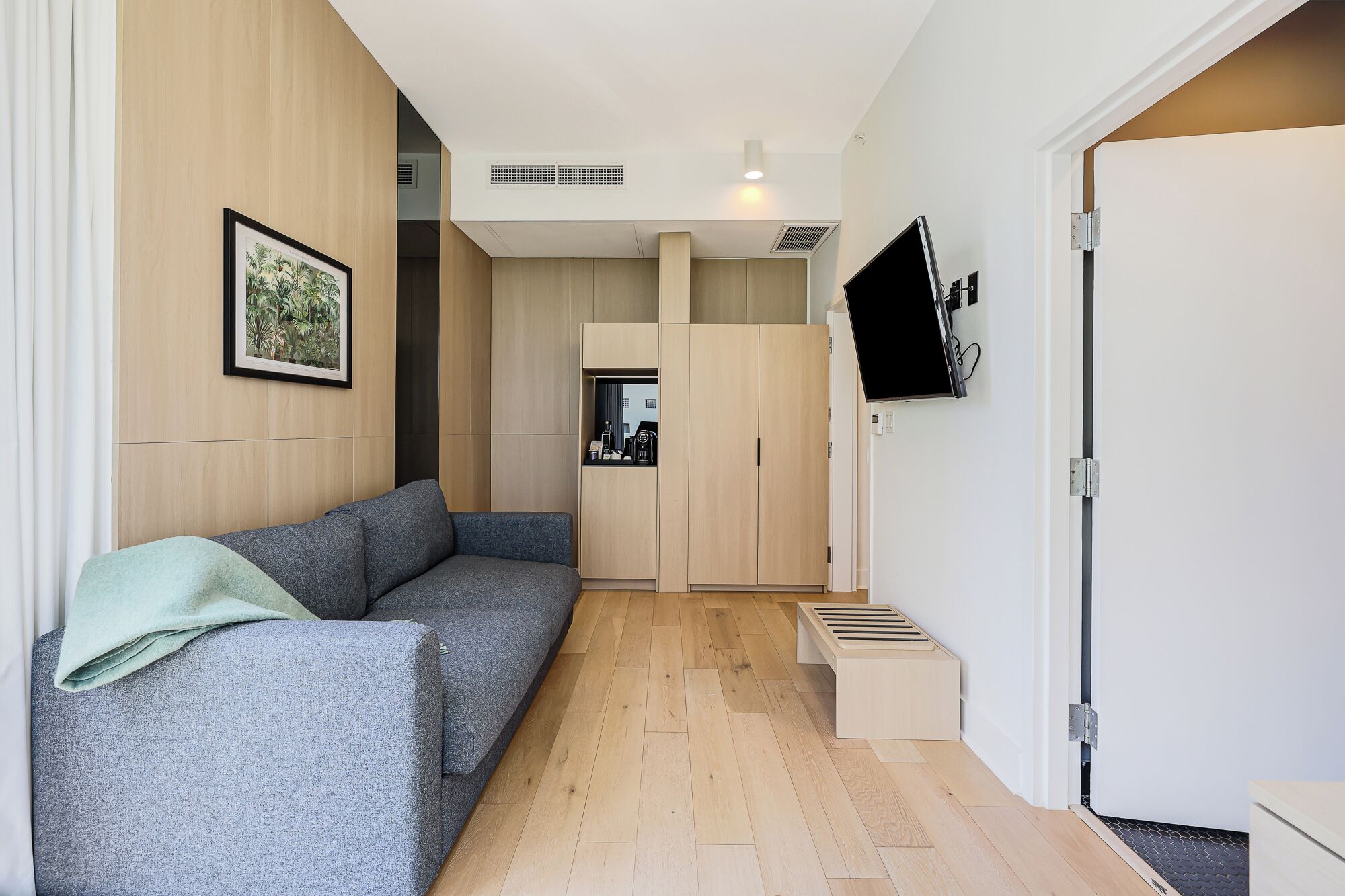 premium suite, city view, corner | minibar, in-room safe, desk, laptop workspace