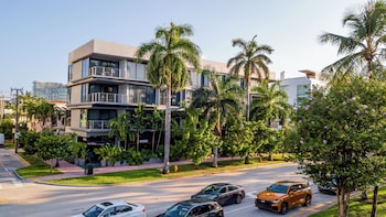 Hotel Exterior at Urbanica The Euclid