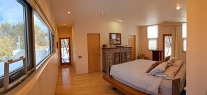 3 habitaciones, escritorio y tabla de planchar con plancha 