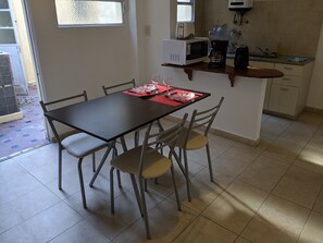 Dining - Big and Luminous vintage apartment in Palermo Soho (renovated!) 7pax (Buenos Aires)