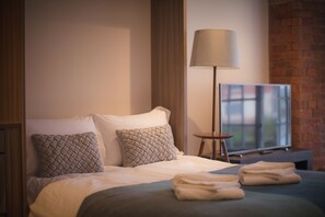 Bureau, fer et planche à repasser, Wi-Fi gratuit, draps fournis