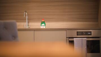 Studio | Private kitchen | Fridge, microwave, oven, stovetop