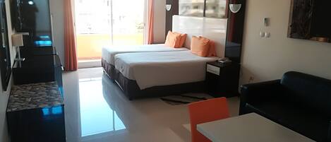 6 chambres, fer et planche à repasser, Wi-Fi