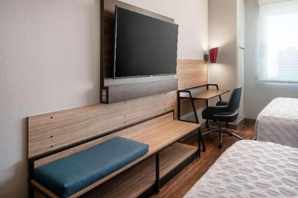 2 Queen Beds Room