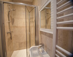 Apartment, 2 Bedrooms (A) | Bathroom shower - 50 Bootham Crescent (York)