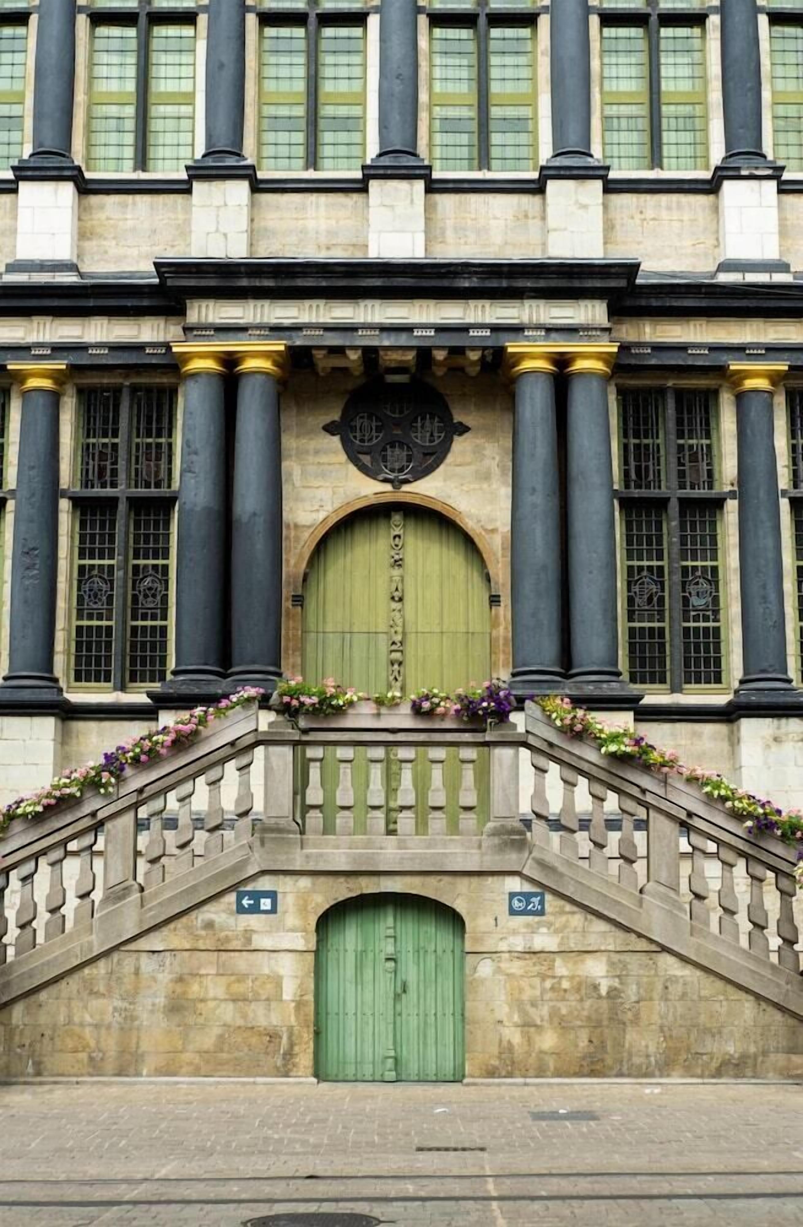 المنشأة من الخارج