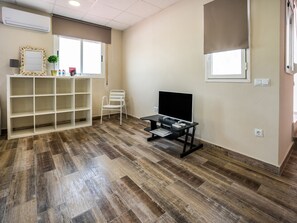 Family Studio | Living room