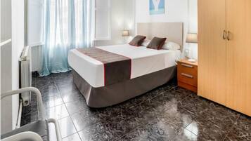 Quarto casal | Escrivaninha, roupa de cama