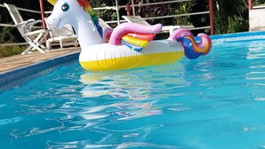 A pool with a unicorn float. - OUR PARADISE available Christmas New Year <br>End of March holiday promotion 981113133 (Arujá)