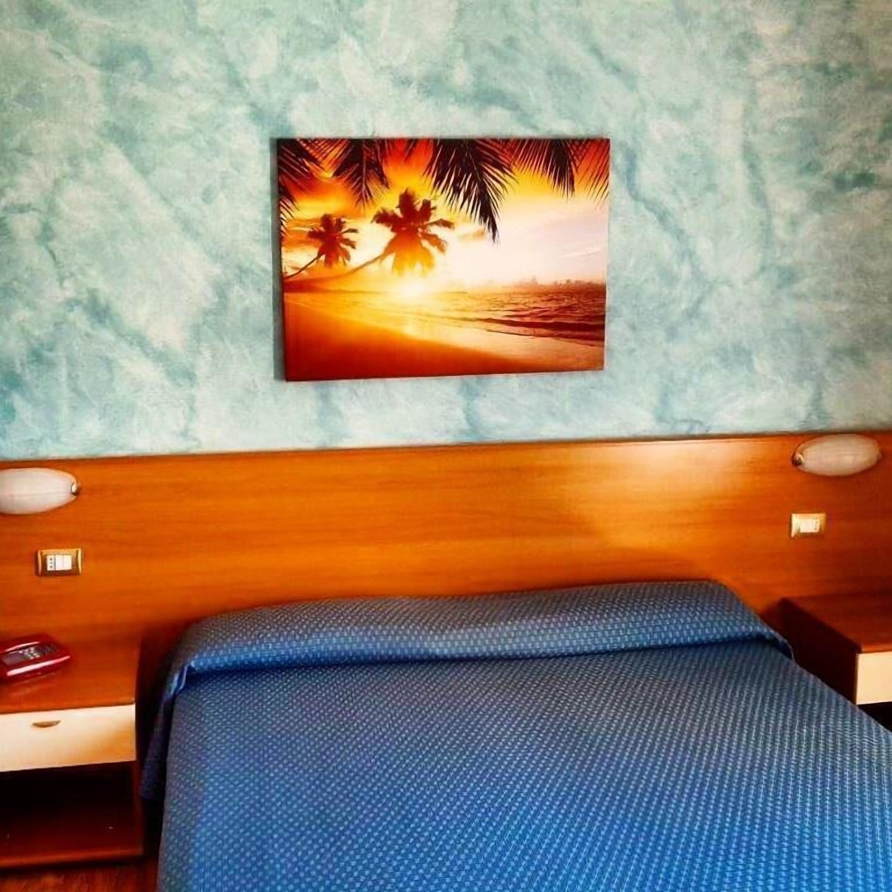 Camera con letto matrimoniale o 2 letti singoli | Minibar, una scrivania, insonorizzazione