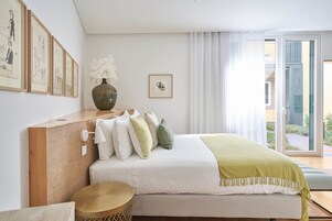 Decoración personalizada, muebles diferentes y cortinas blackout 