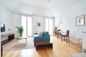 Deluxe Apartment, 1 Bedroom, Balcony (Good Memories Lodge 6) | Living room | Flat-screen TV