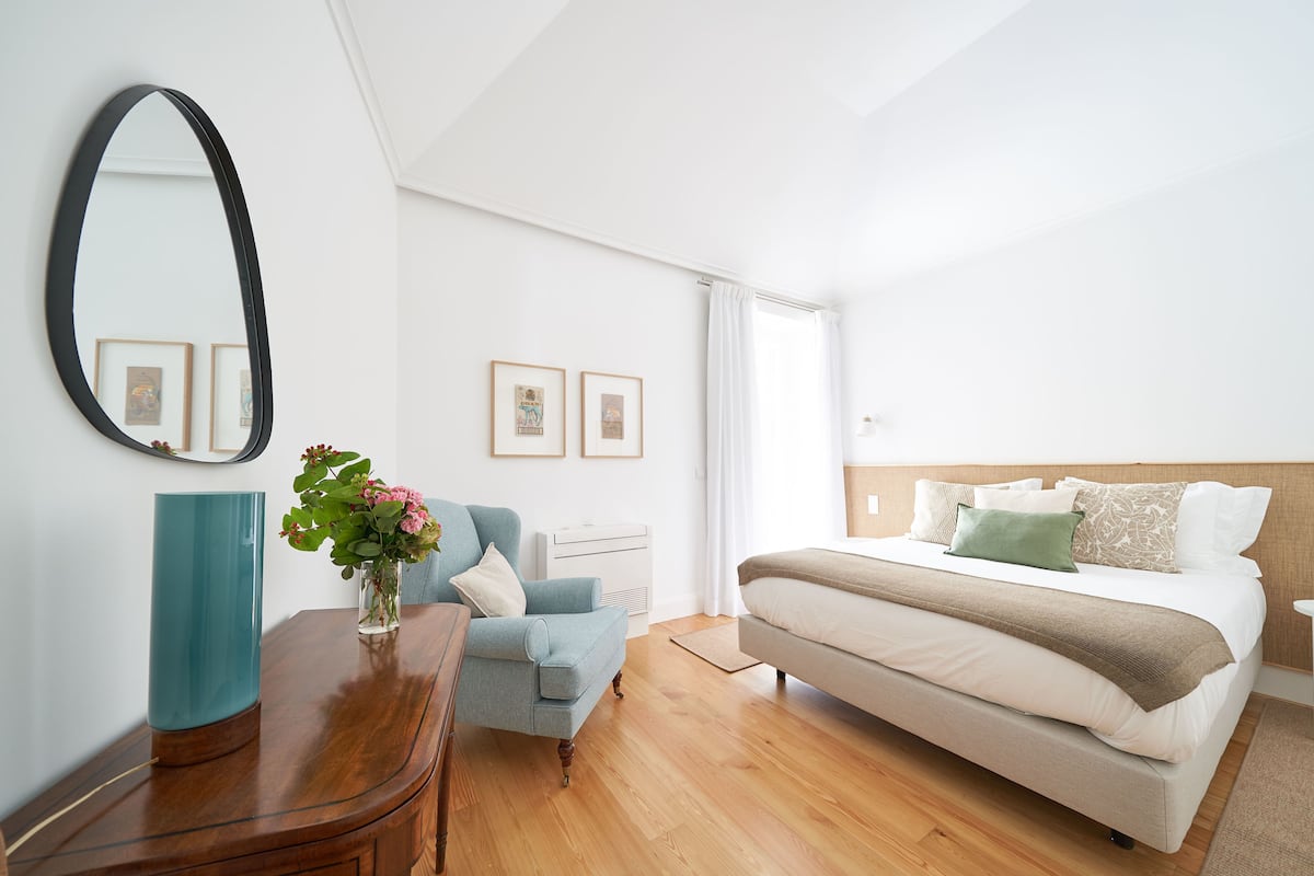 Deluxe Apartment, 1 Bedroom, Balcony (Good Memories Lodge 6) | Blackout drapes, soundproofing, iron/ironing board, WiFi (free)