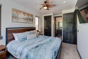 4 habitaciones, ropa de cama de alta calidad y escritorio