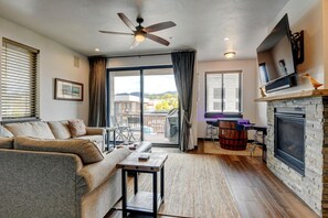 Smart TV, chimenea, videojuegos y Hulu 