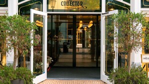 A storefront with a sign reading "The Collector The Hague." - The Collector (The Hague)