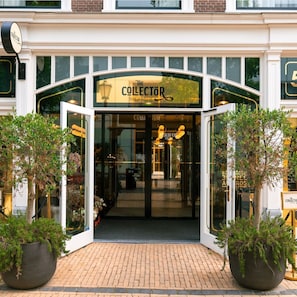 Exterior - The Collector (The Hague)