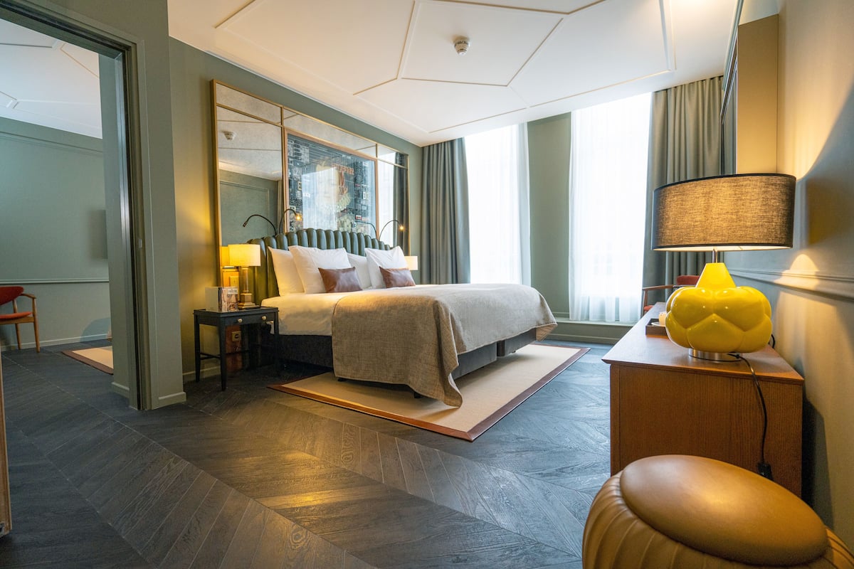 The Frame (Deluxe Twin kamer) | Allergitestet sengetøy, minibar, safe på rommet og strykejern/-brett